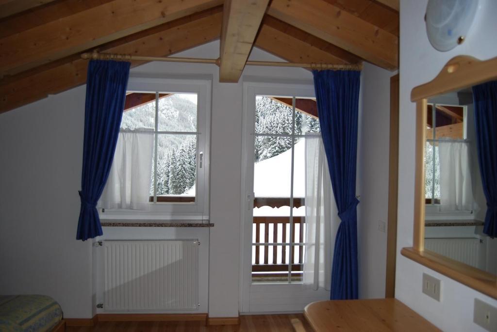 Appartamenti Chalet Orchidea Canazei Oda fotoğraf
